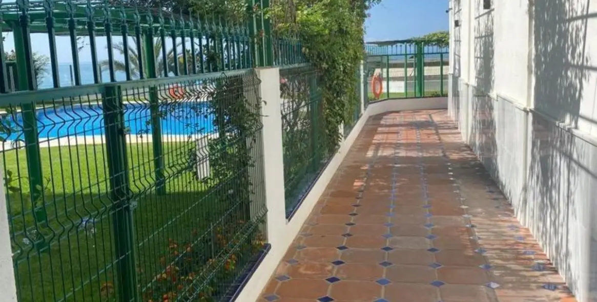 Sale of middle floor apartment in Marbella 21
