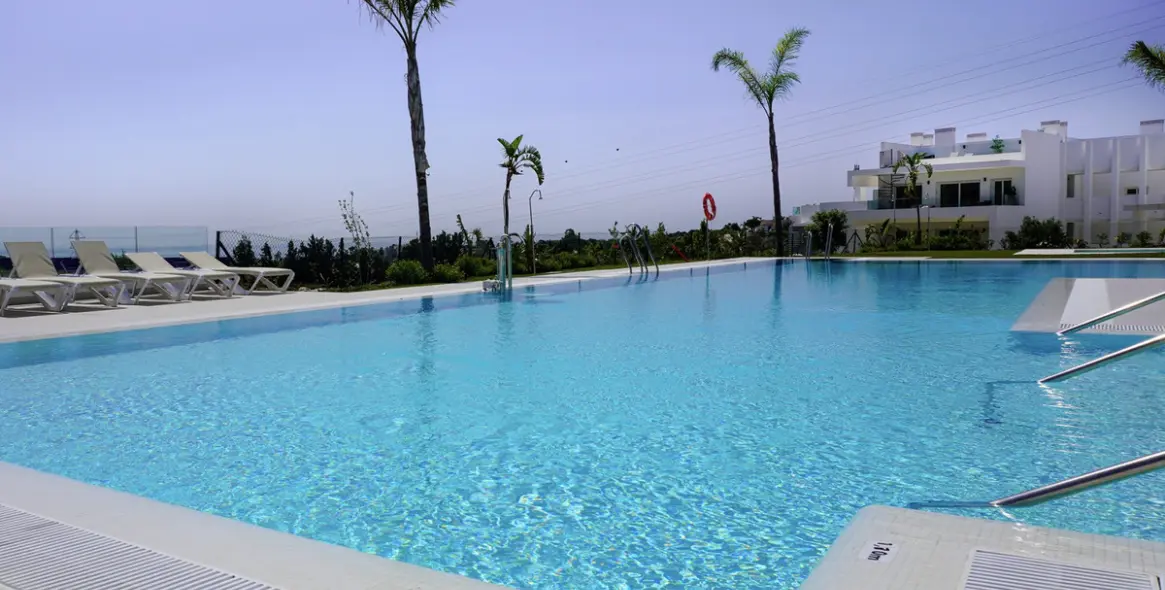 Sale of middle floor apartment in Casares 4