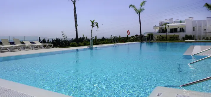 Sale of middle floor apartment in Casares 3