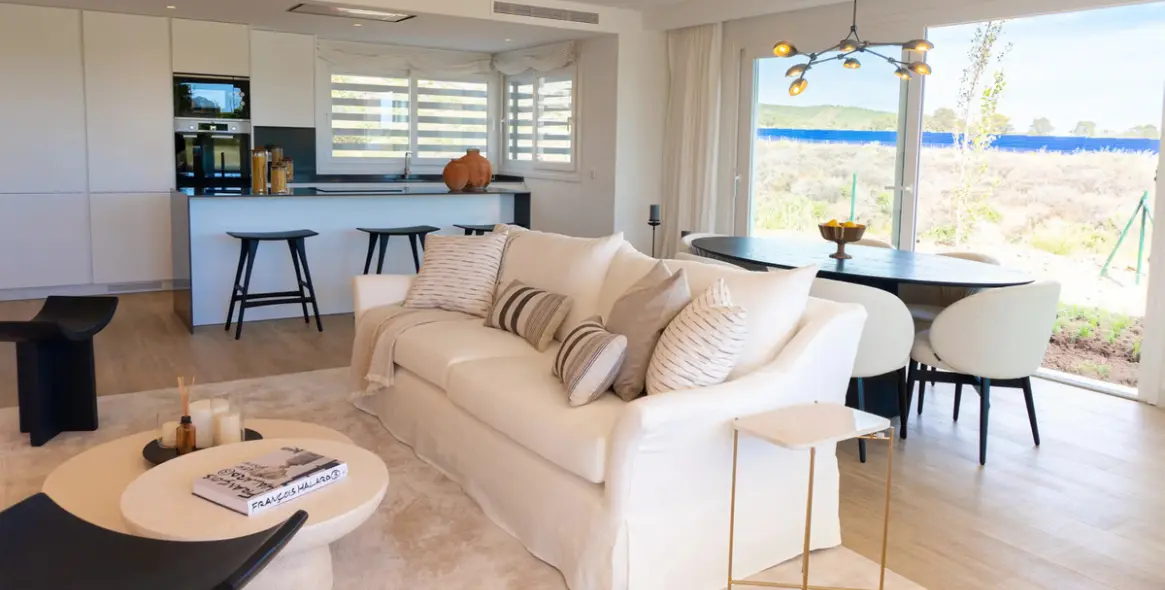 Sale of middle floor apartment in Casares 7