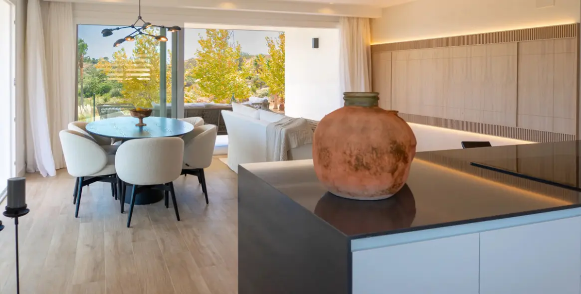 Sale of middle floor apartment in Casares 8