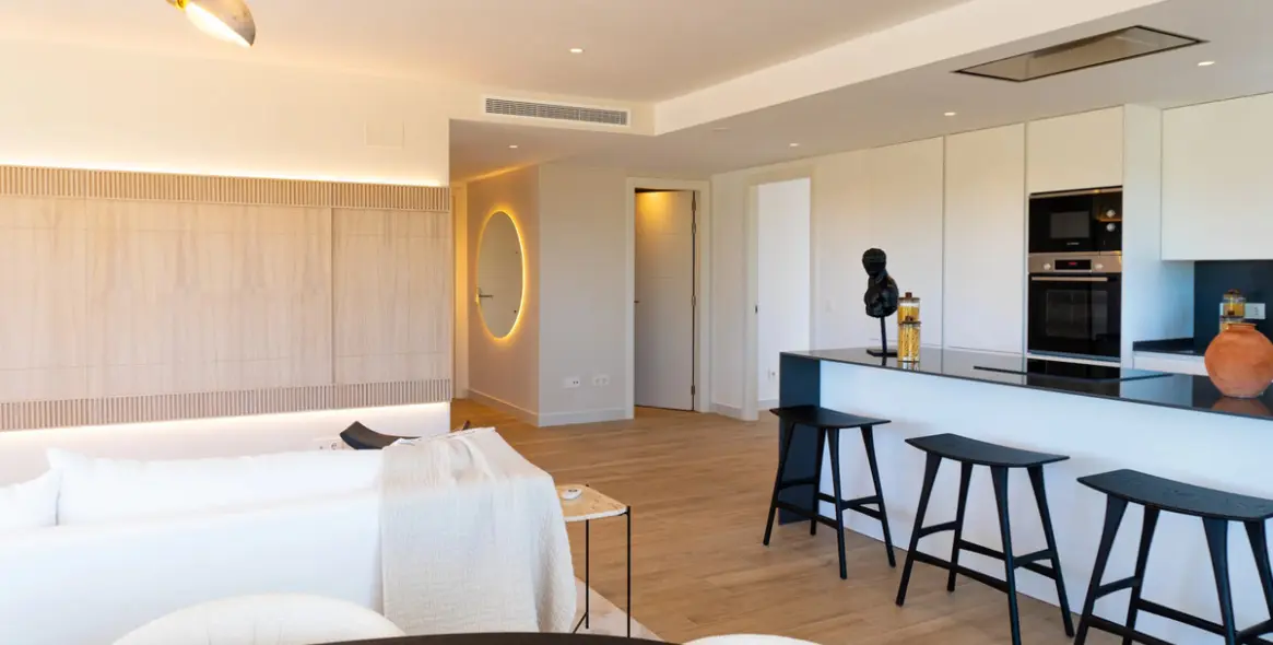 Sale of middle floor apartment in Casares 10