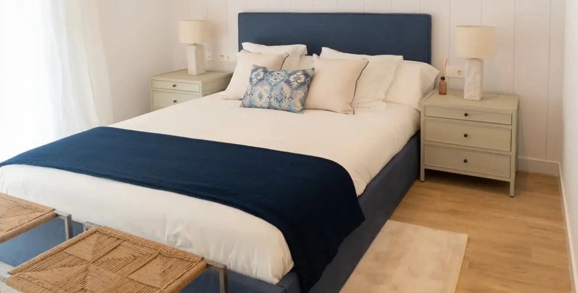 Sale of middle floor apartment in Casares 12