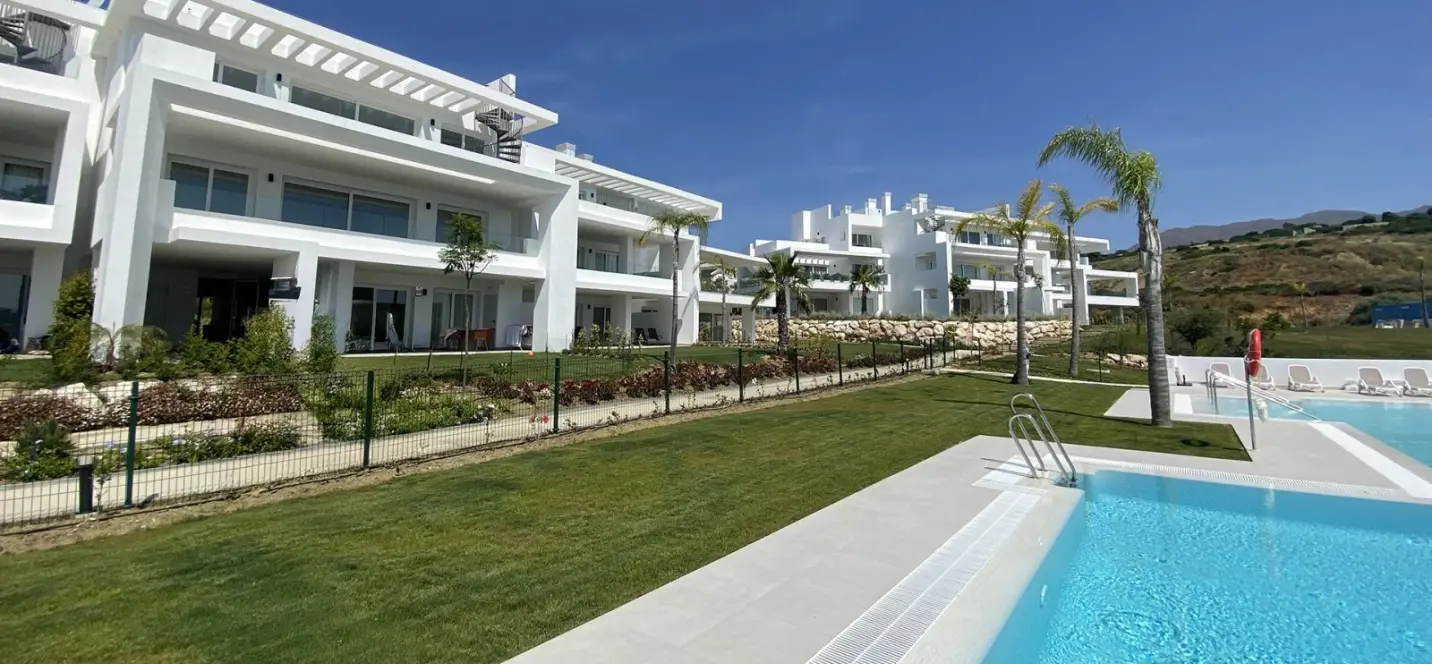 Sale of penthouse in Casares 2