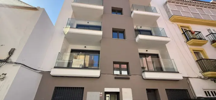 Продажа апартаментов на среднем этаже в Fuengirola 0
