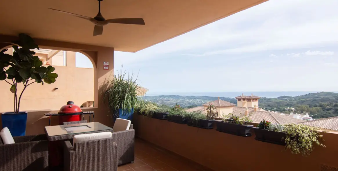 Sale of middle floor apartment in La Mairena 2