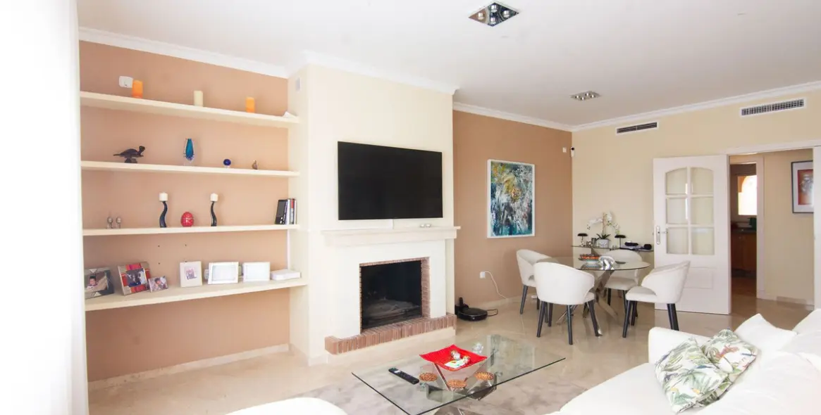 Sale of middle floor apartment in La Mairena 3