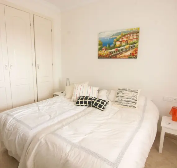 Sale of middle floor apartment in La Mairena