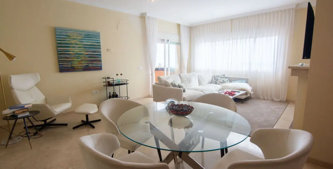 Sale of middle floor apartment in La Mairena 6