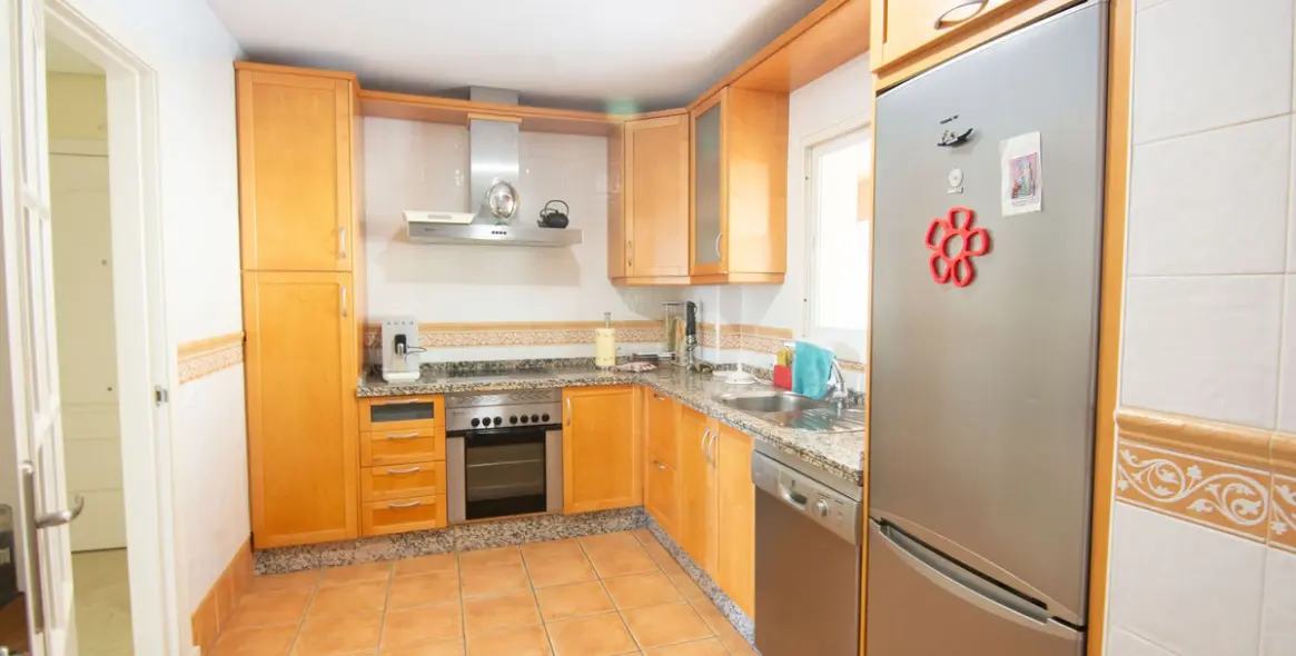 Sale of middle floor apartment in La Mairena 7