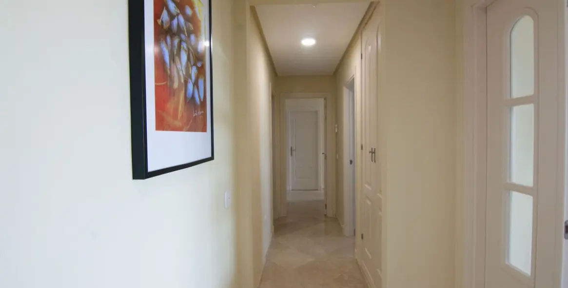 Sale of middle floor apartment in La Mairena 8