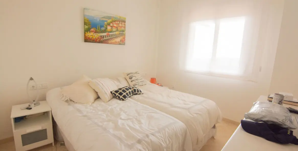 Sale of middle floor apartment in La Mairena 9