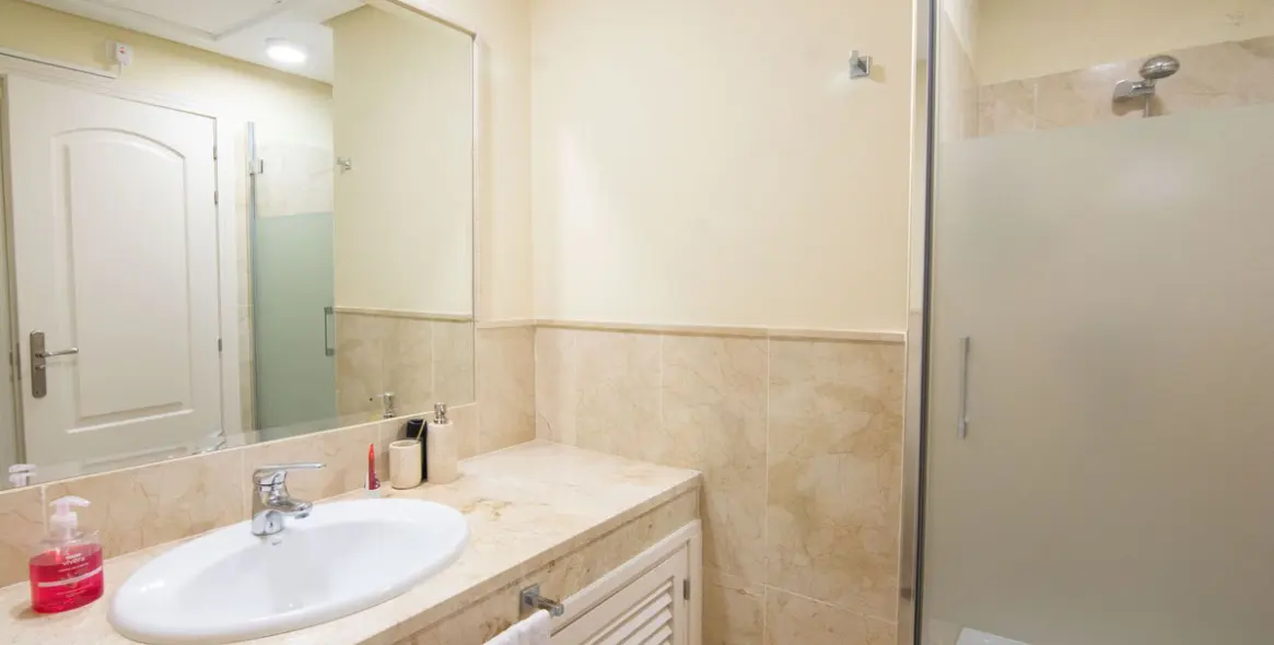 Sale of middle floor apartment in La Mairena 12