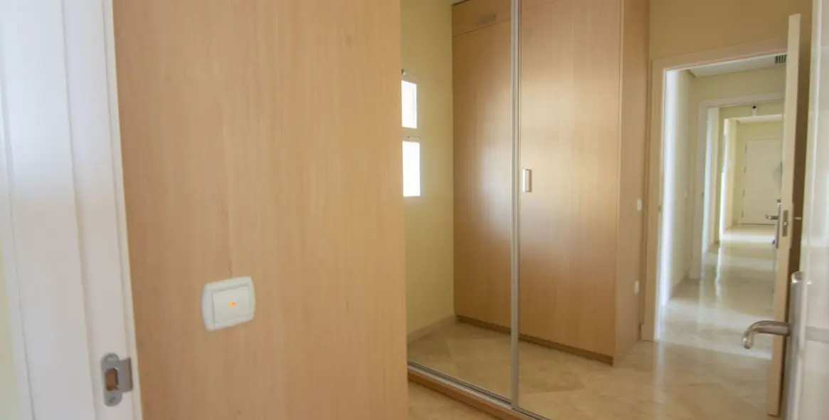 Sale of middle floor apartment in La Mairena 15