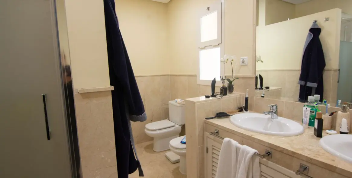 Sale of middle floor apartment in La Mairena 16