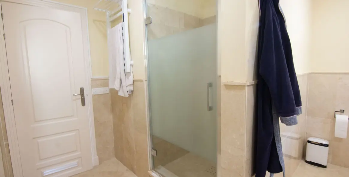 Sale of middle floor apartment in La Mairena 17