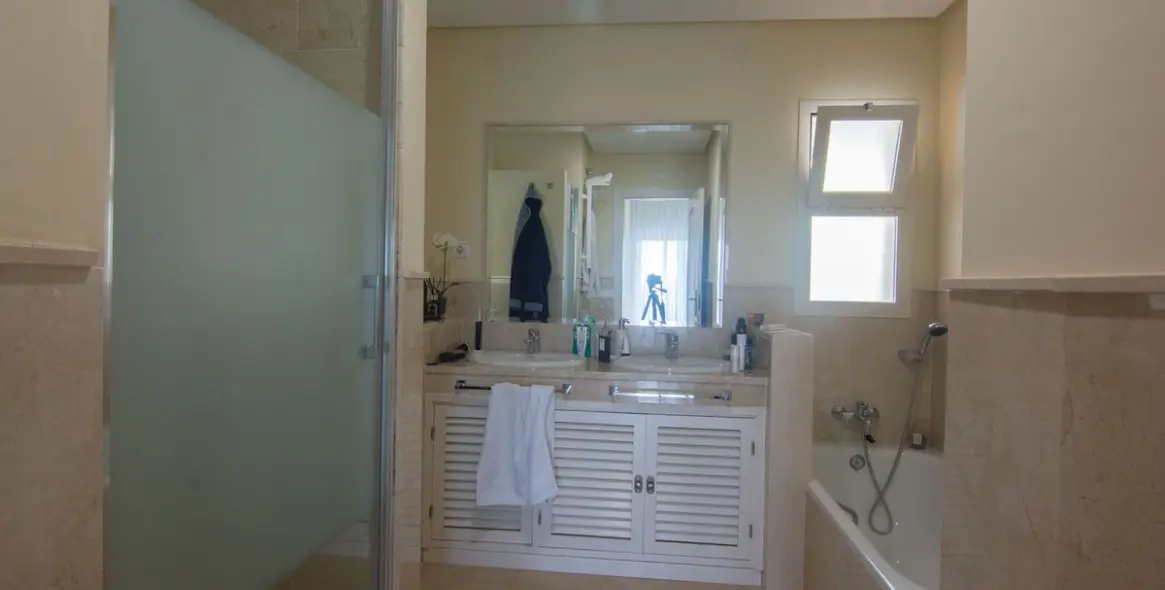 Sale of middle floor apartment in La Mairena 19