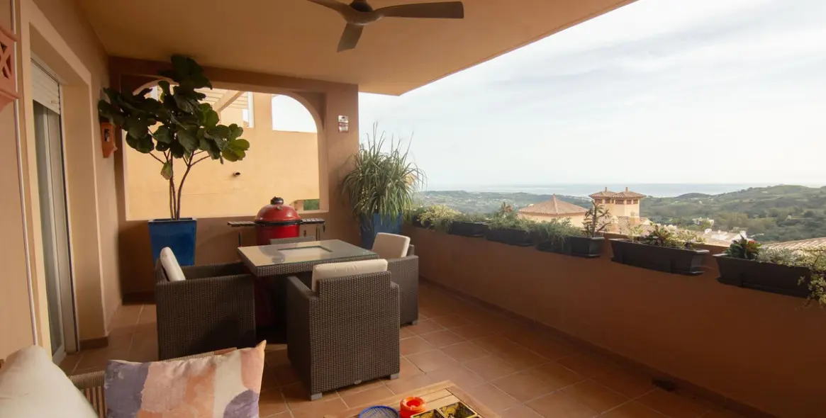 Sale of middle floor apartment in La Mairena 20