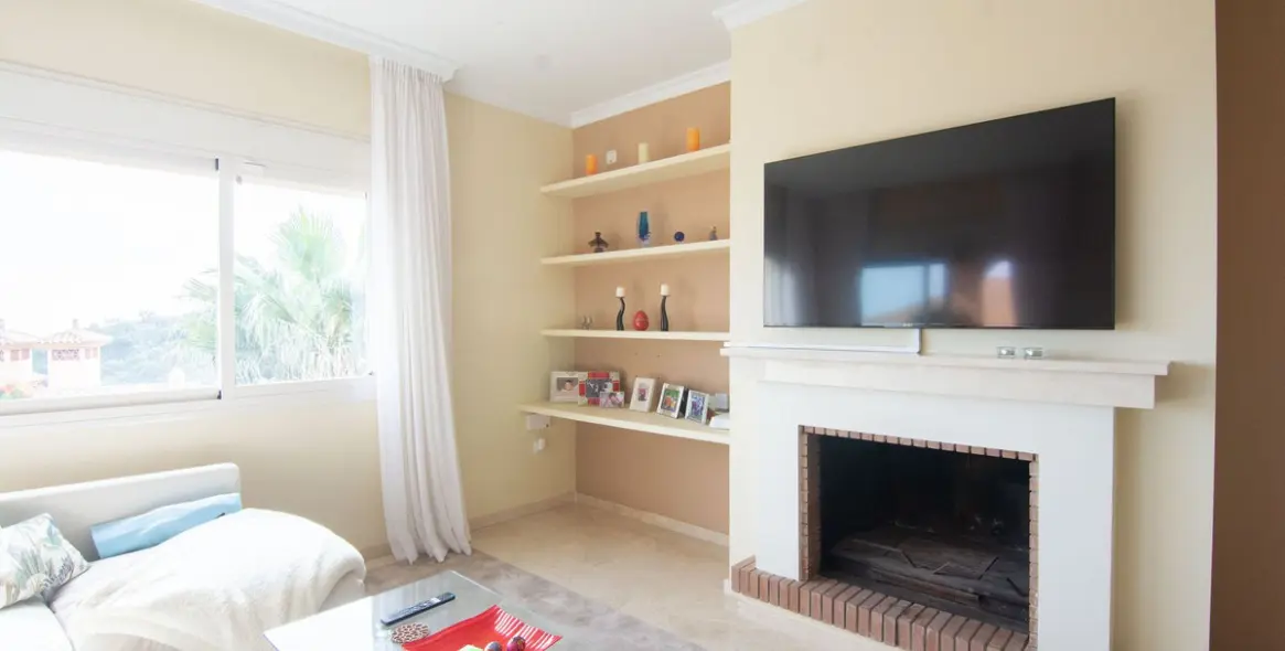 Sale of middle floor apartment in La Mairena 24