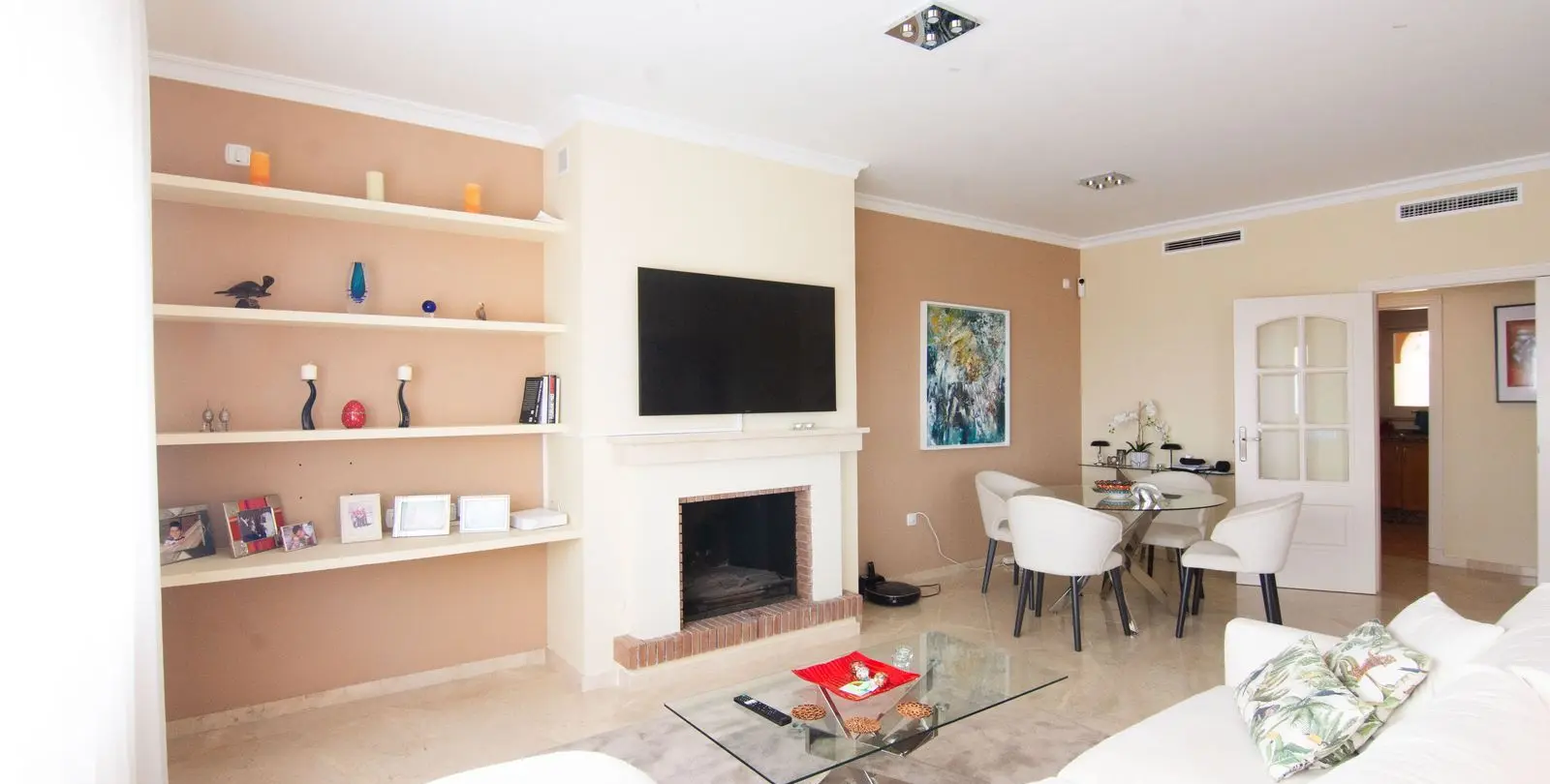 Sale of middle floor apartment in La Mairena 3