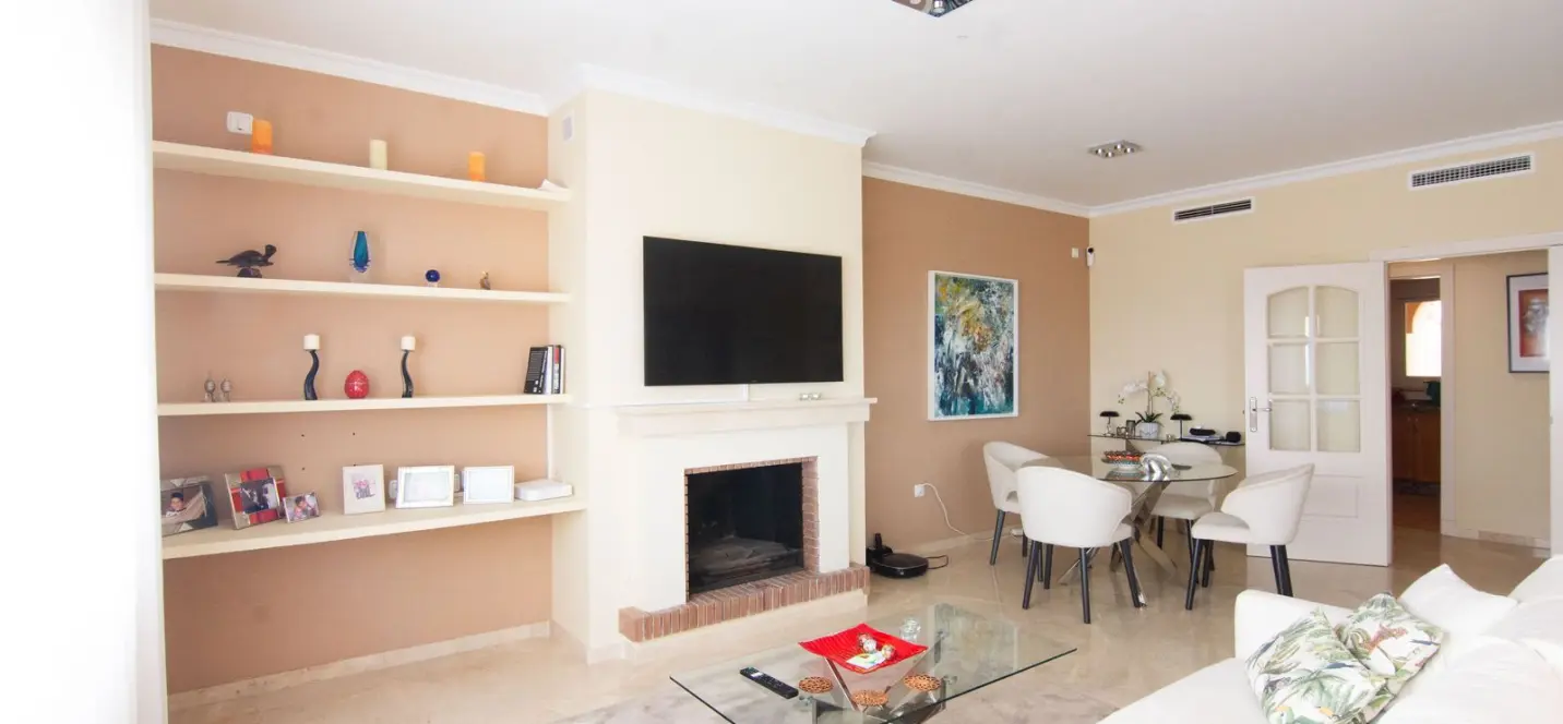 Venta de apartamento en planta media en La Mairena 2