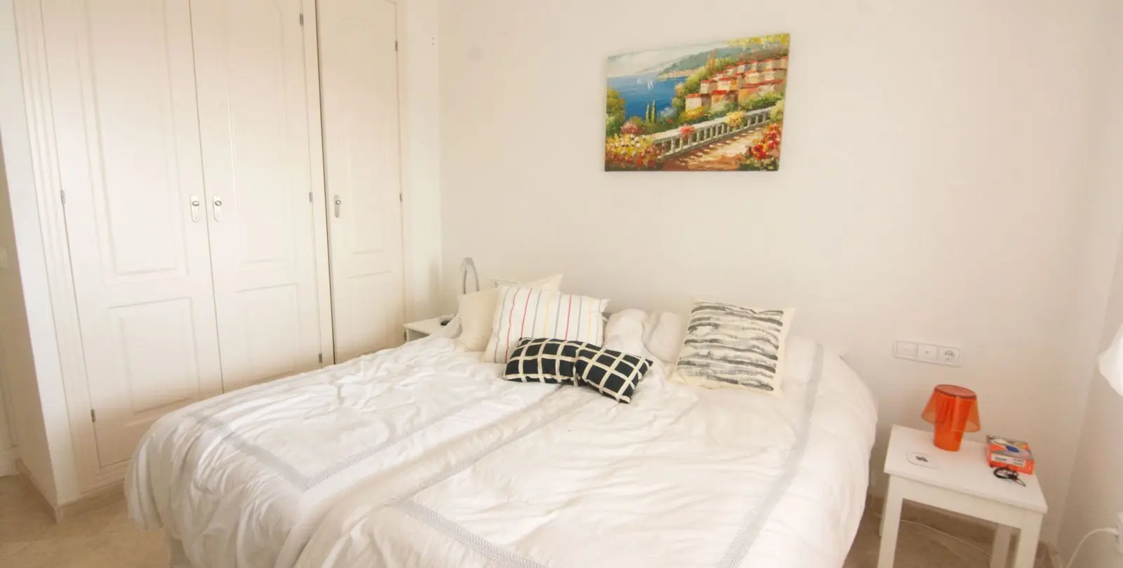 Sale of middle floor apartment in La Mairena 4