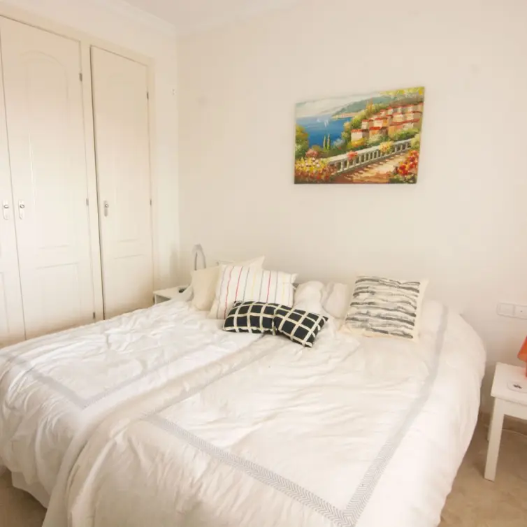 Venta de apartamento en planta media en La Mairena