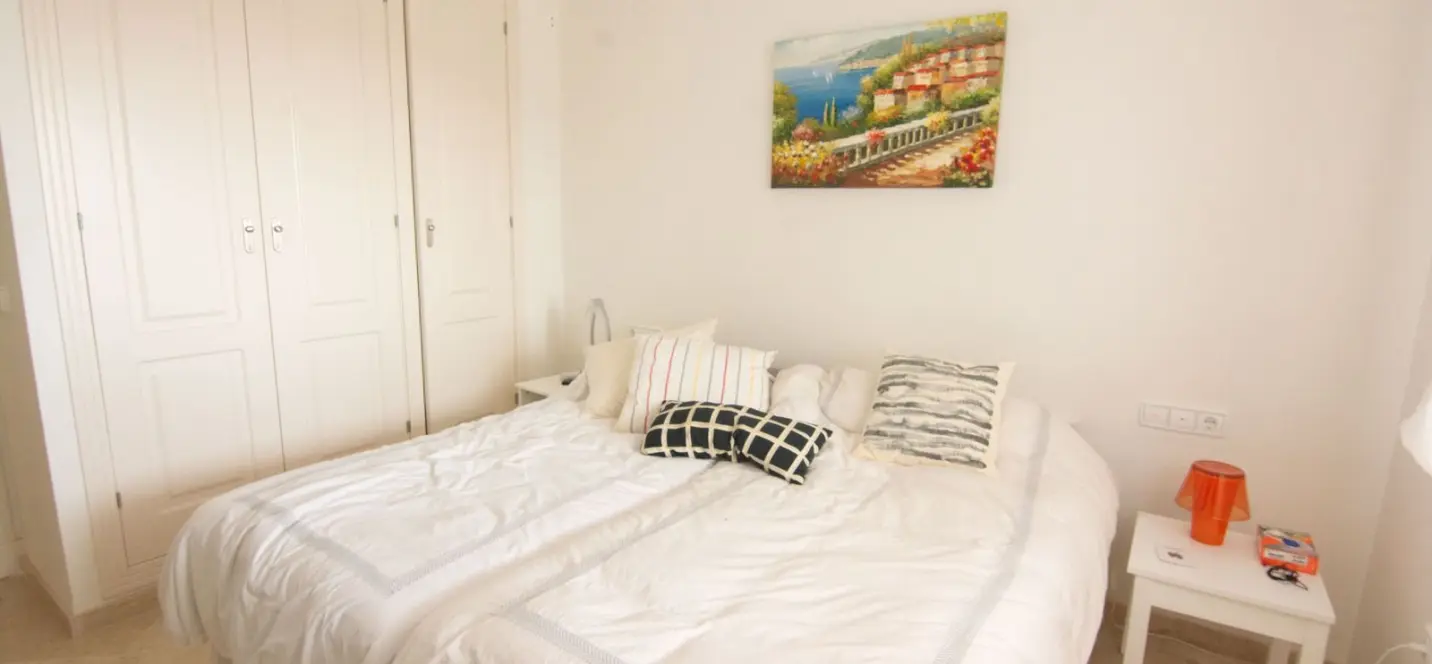 Venta de apartamento en planta media en La Mairena 3