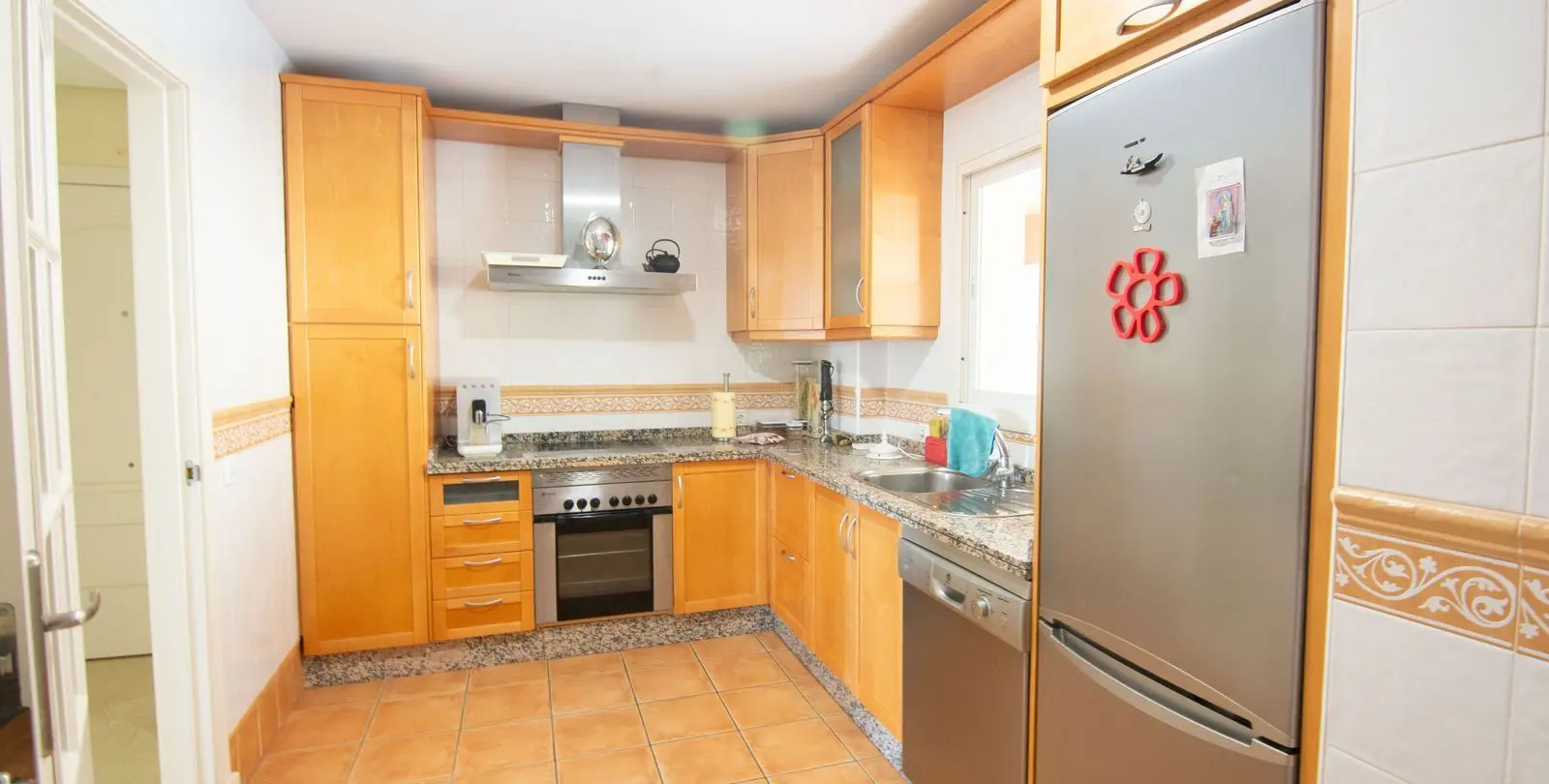 Sale of middle floor apartment in La Mairena 7