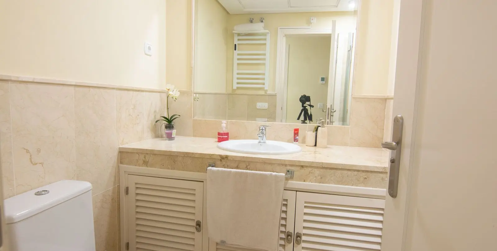 Sale of middle floor apartment in La Mairena 11