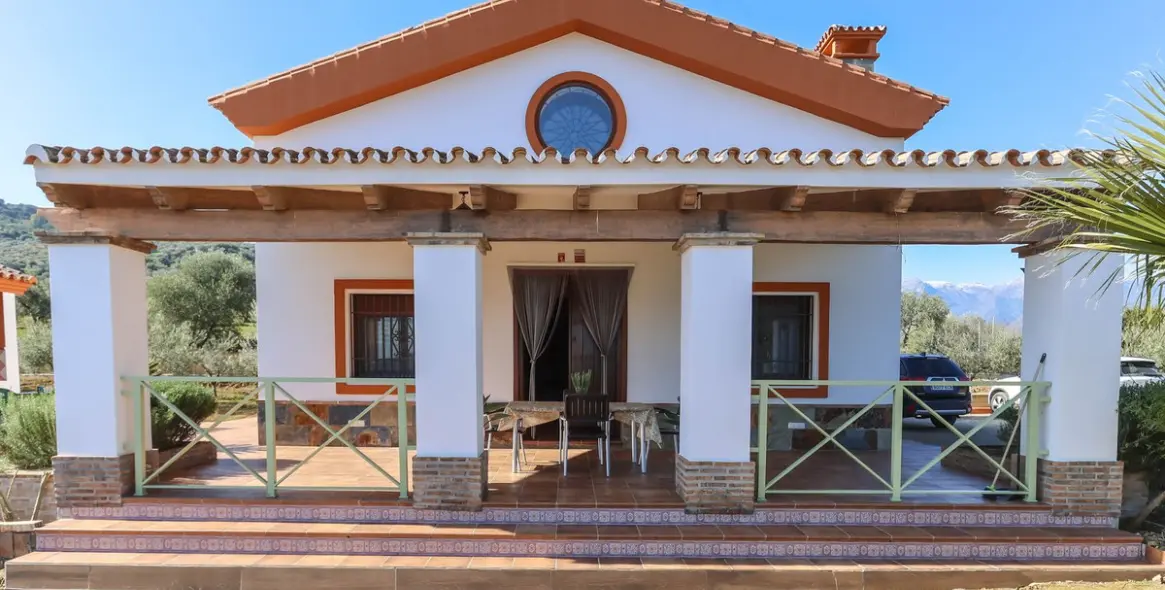Sale of detached villa in Guaro 1