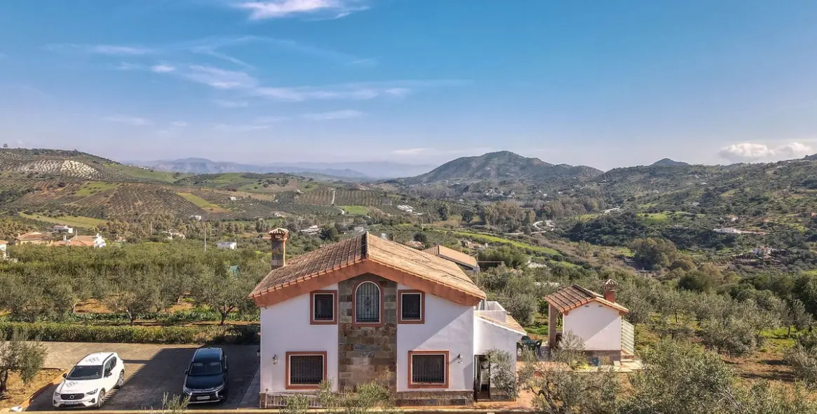 Sale of detached villa in Guaro 5