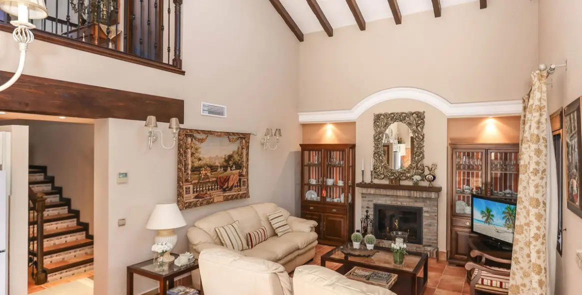 Sale of detached villa in Guaro 9