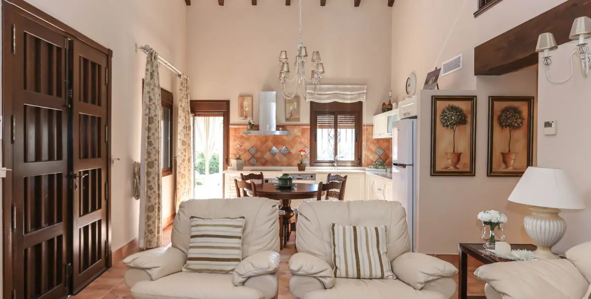 Sale of detached villa in Guaro 10