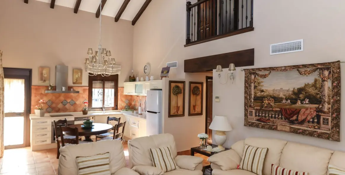 Sale of detached villa in Guaro 11