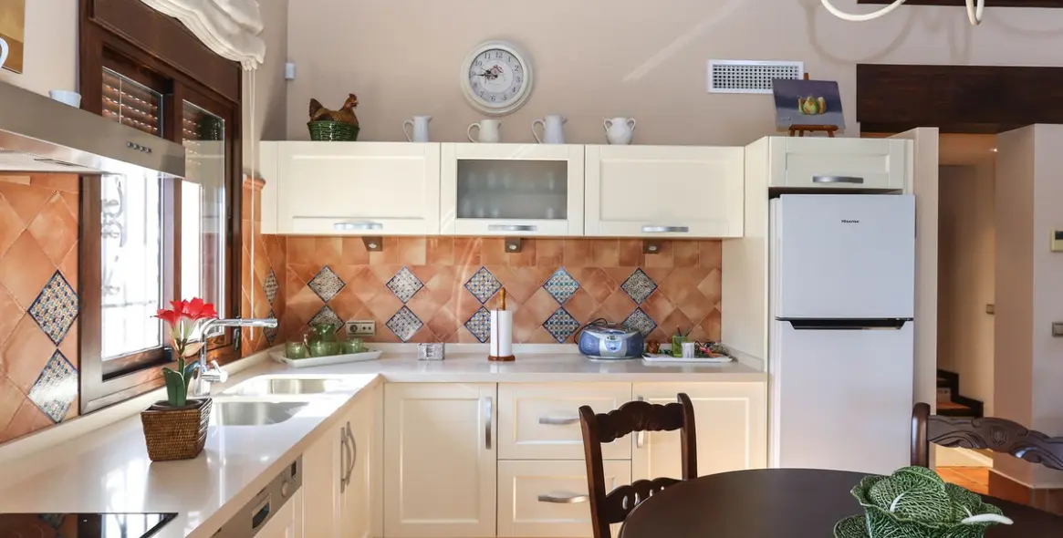 Sale of detached villa in Guaro 16