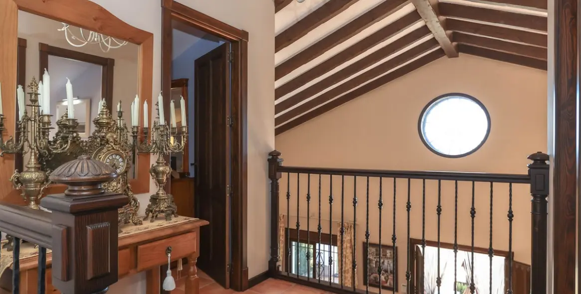 Sale of detached villa in Guaro 17