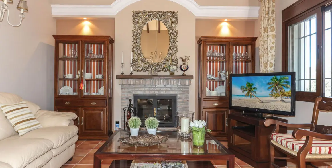 Продажа  отдельно стоящей виллы в Guaro 6