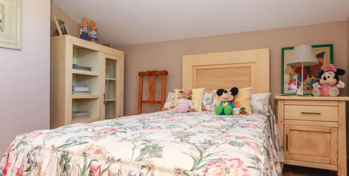 Продажа  отдельно стоящей виллы в Guaro 18