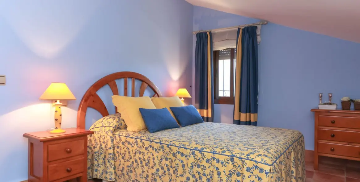 Продажа  отдельно стоящей виллы в Guaro 22