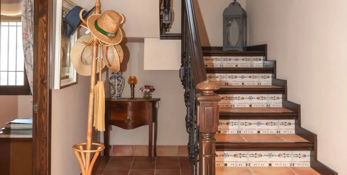 Продажа  отдельно стоящей виллы в Guaro 23