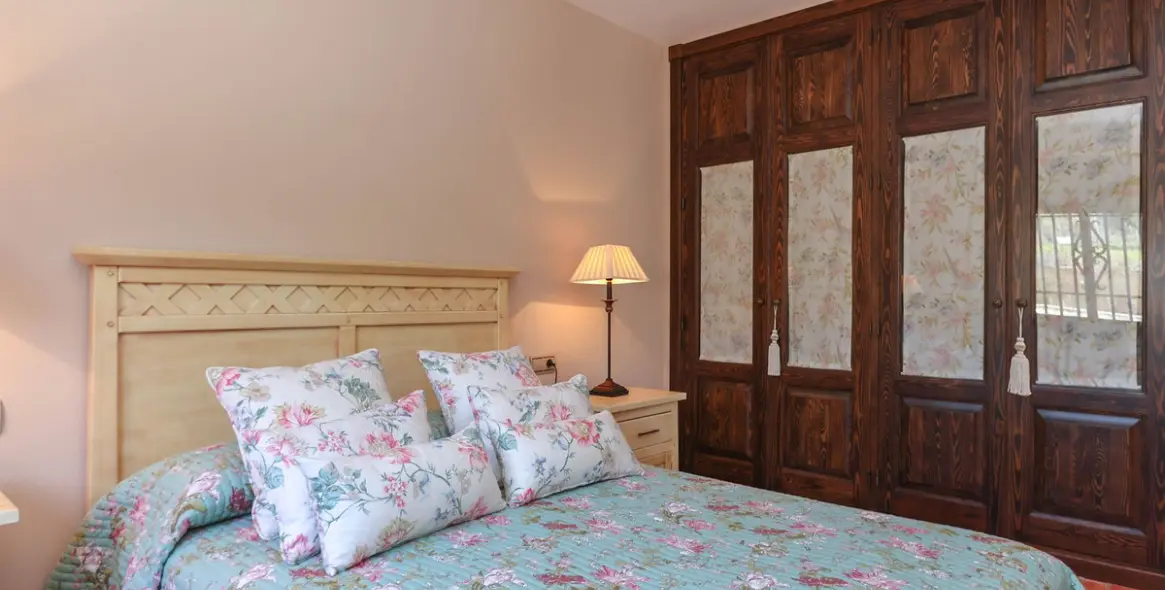 Продажа  отдельно стоящей виллы в Guaro 25