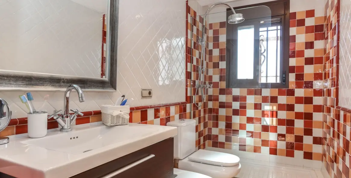 Продажа  отдельно стоящей виллы в Guaro 26