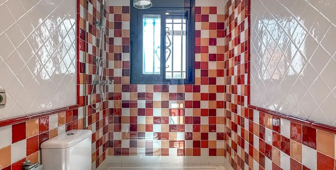 Продажа  отдельно стоящей виллы в Guaro 27