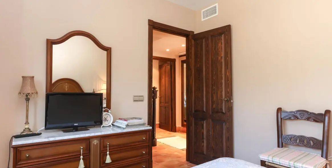 Продажа  отдельно стоящей виллы в Guaro 30