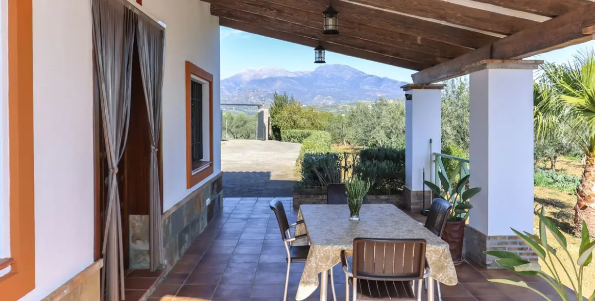 Продажа  отдельно стоящей виллы в Guaro 31