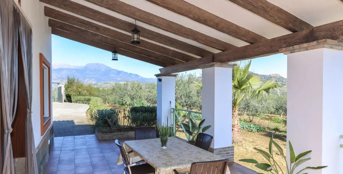 Продажа  отдельно стоящей виллы в Guaro 33