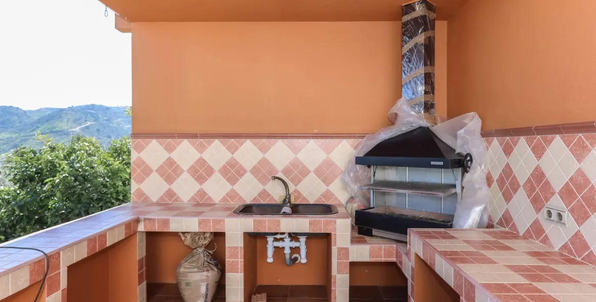 Продажа  отдельно стоящей виллы в Guaro 39