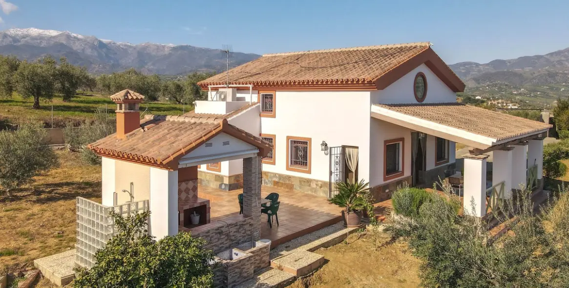 Продажа  отдельно стоящей виллы в Guaro 43