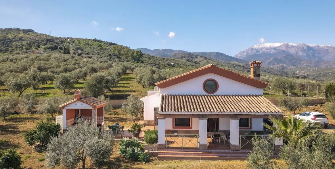 Продажа  отдельно стоящей виллы в Guaro 46